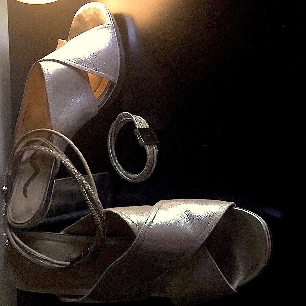 💲🔻 Brushed  Silver Sophisticated Platform 👡 Heels